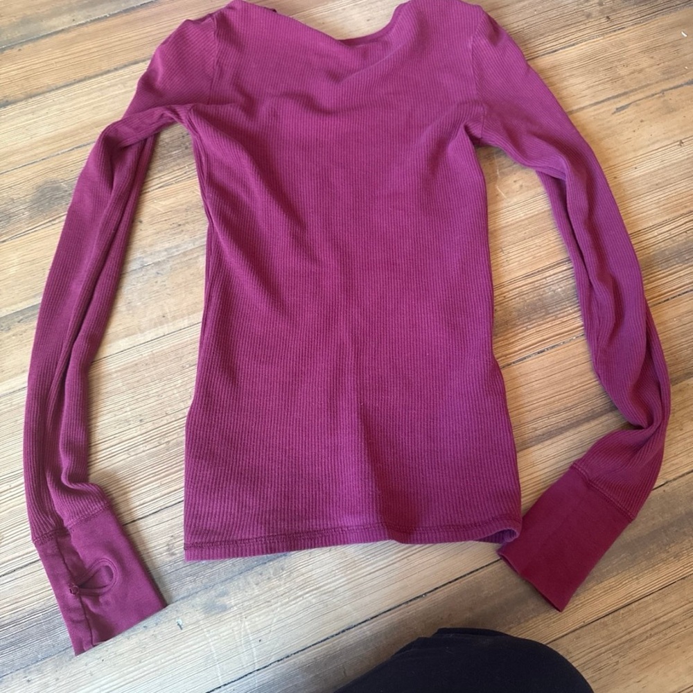 Arizona Jean Co Red Long Sleeve Top w/ Thumb Holes Ribbed Cotton — Women’s S